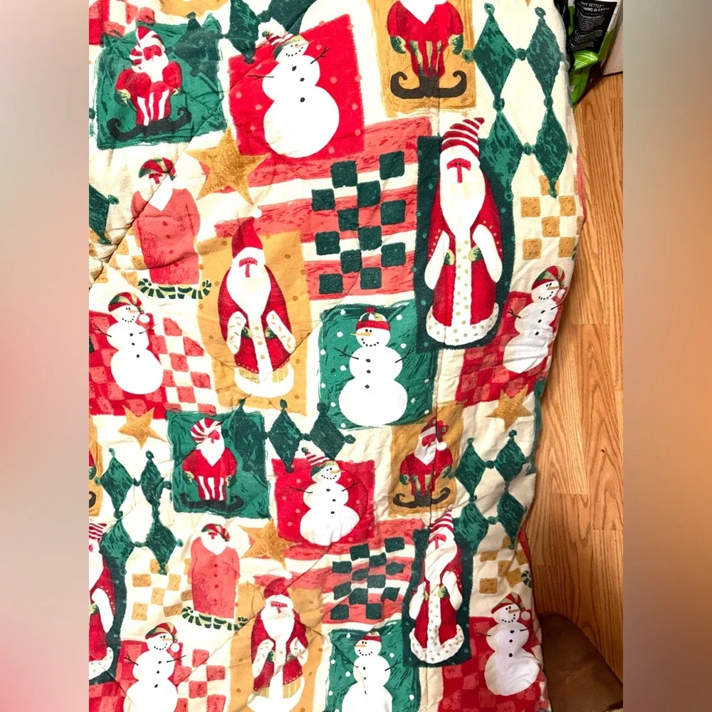 VTG. CHRISTMAS COMFORTER Queen size 100% Cotton Made In USA, Santa & Snowman
